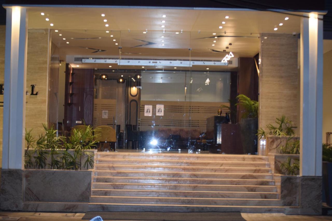 The Forest Hill Hotel Haridwār Buitenkant foto